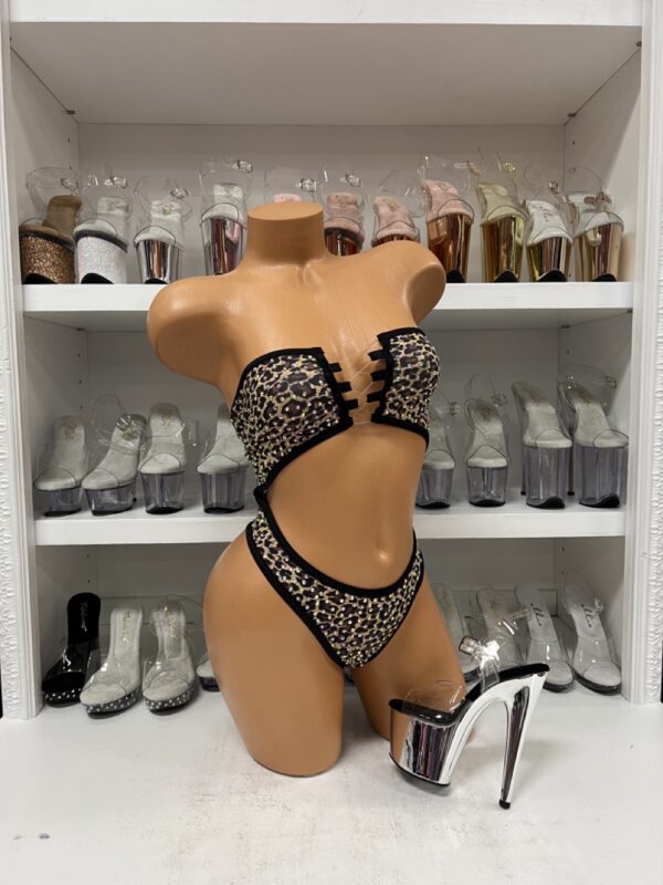 Daisy Pattern Rhinestone Romper - Image 9