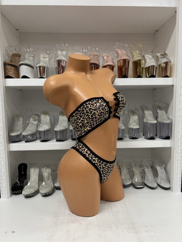 Daisy Pattern Rhinestone Romper - Image 11