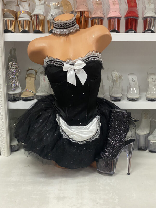 Seductive Maid - Image 2