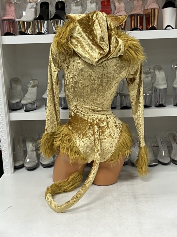 Lusty Lioness - Image 6