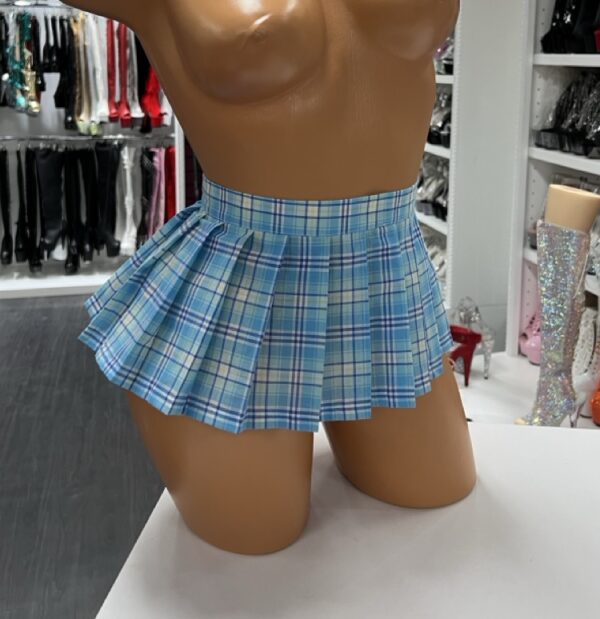 Blue plaid pleated mini skirt with high waist