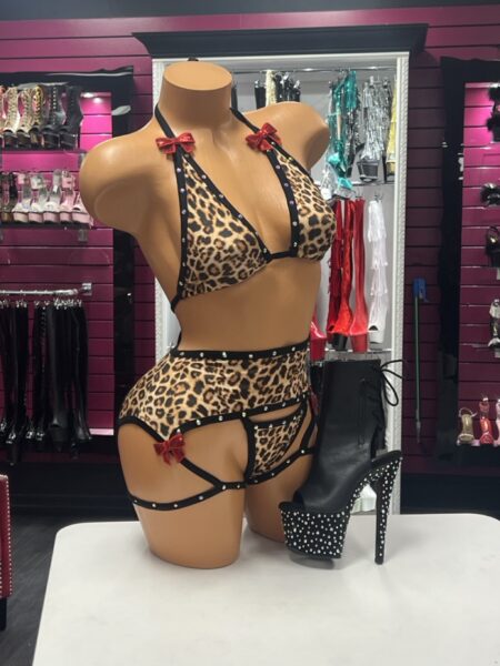 Leopard Bow Garter Set with red bows and black strappy details